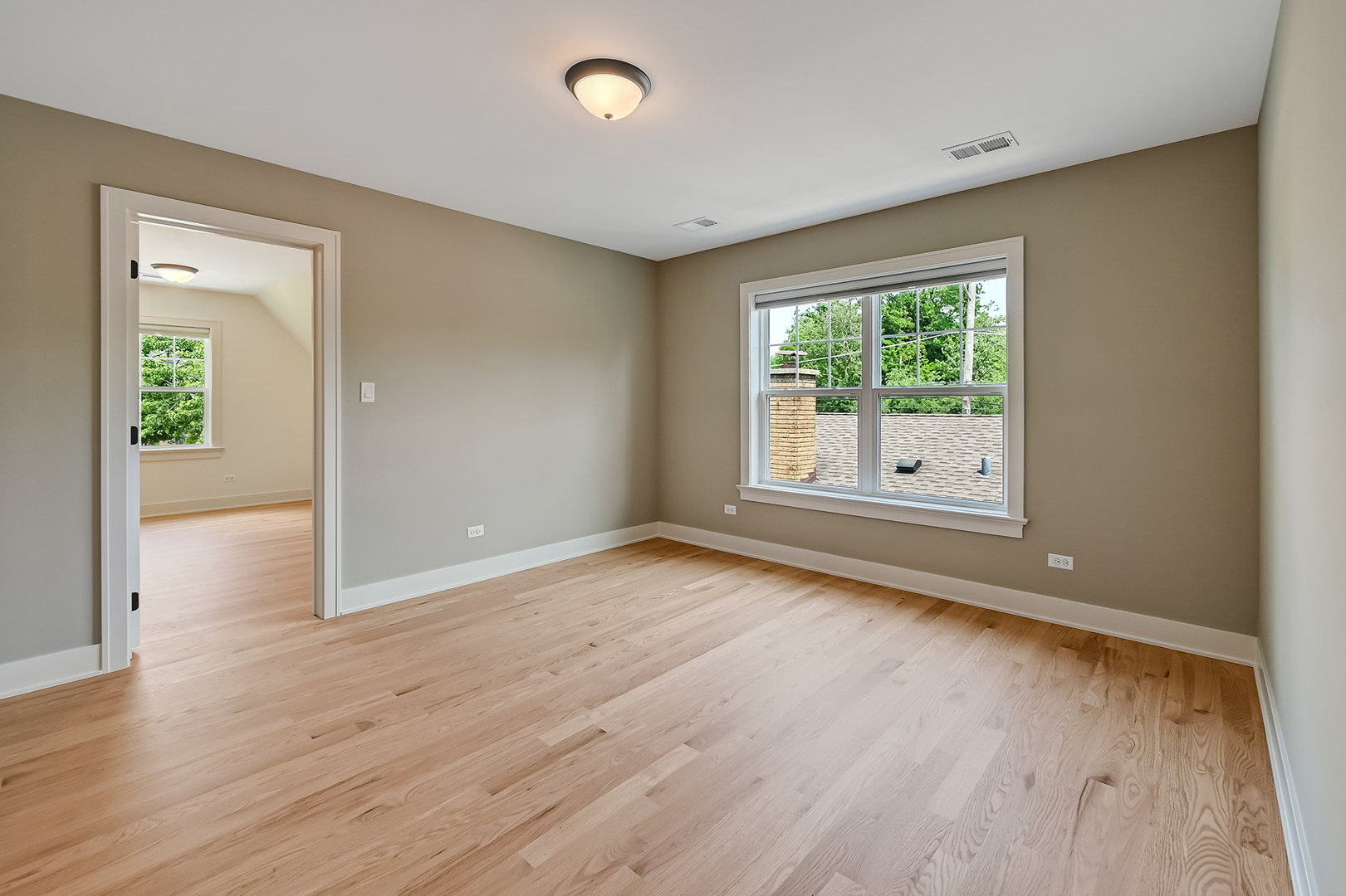 256 Coe Road, Clarendon Hills, IL 60514