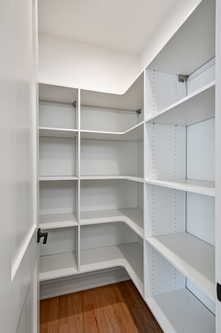 256 Coe Road, Clarendon Hills, IL 60514