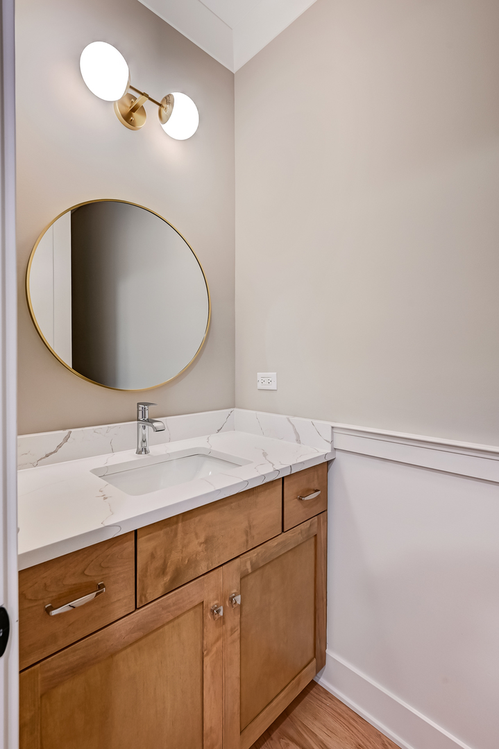 256 Coe Road, Clarendon Hills, IL 60514