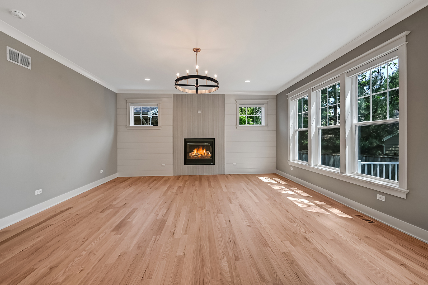 256 Coe Road, Clarendon Hills, IL 60514