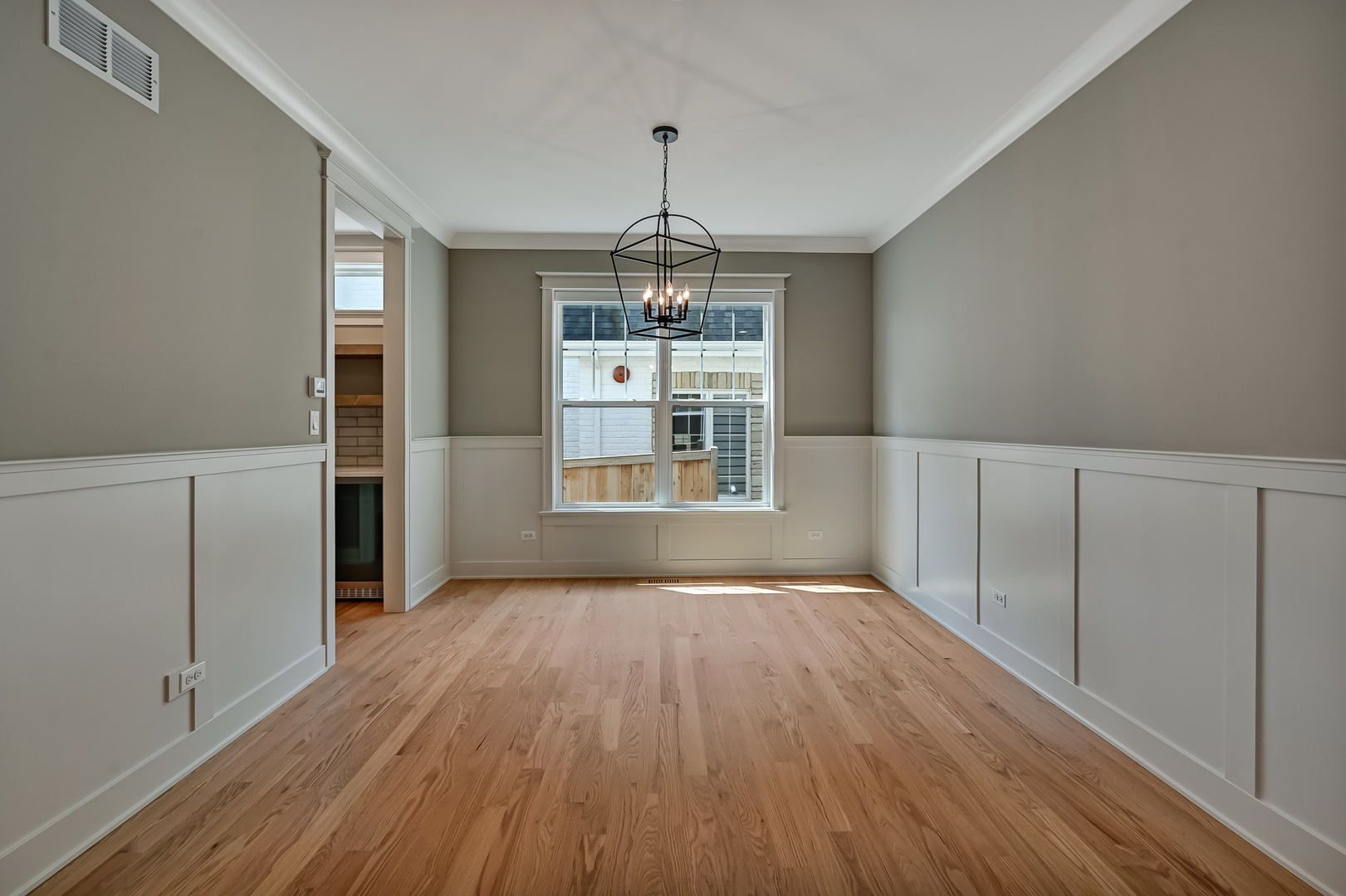 256 Coe Road, Clarendon Hills, IL 60514