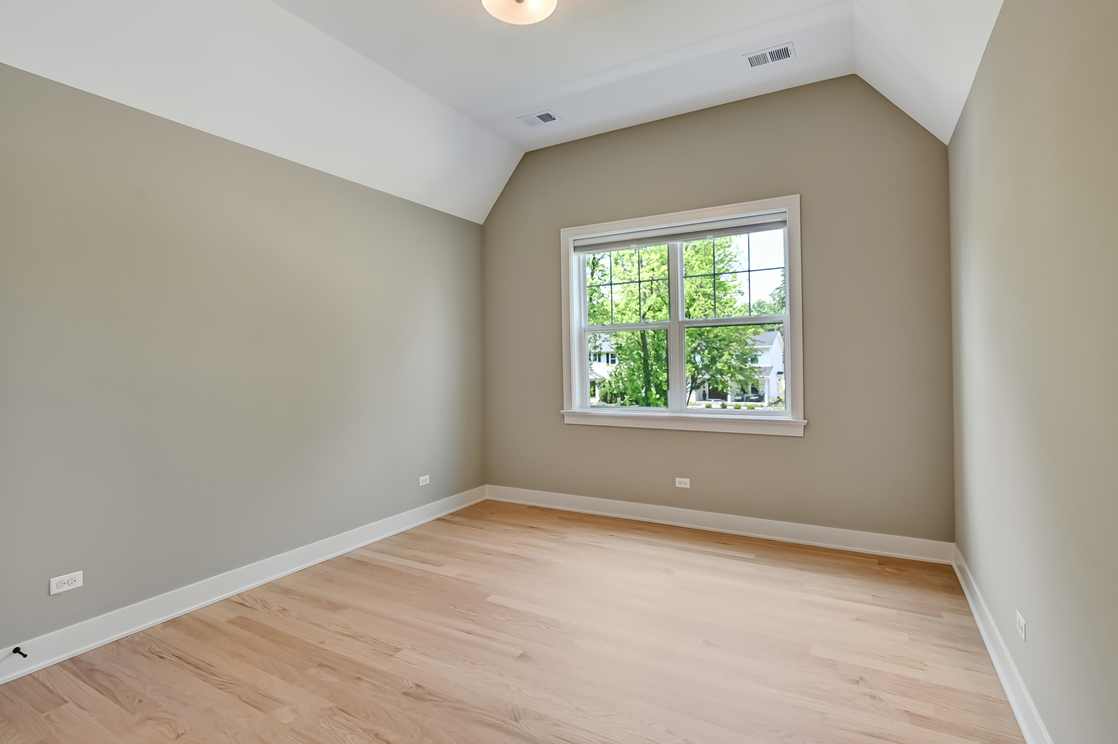 256 Coe Road, Clarendon Hills, IL 60514