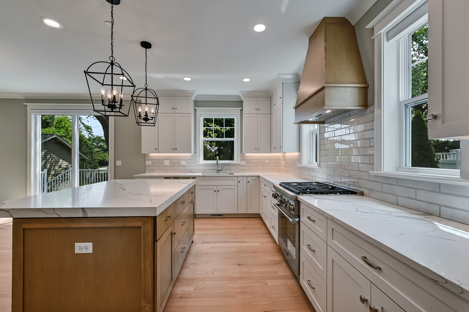 256 Coe Road, Clarendon Hills, IL 60514