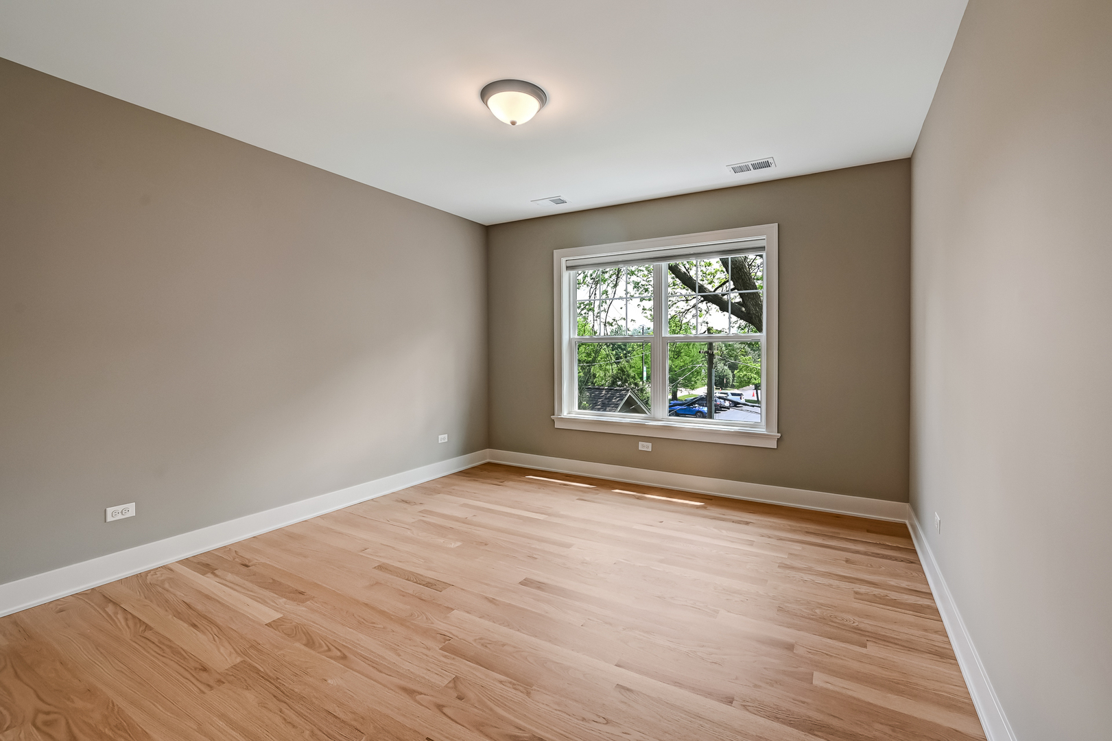 256 Coe Road, Clarendon Hills, IL 60514