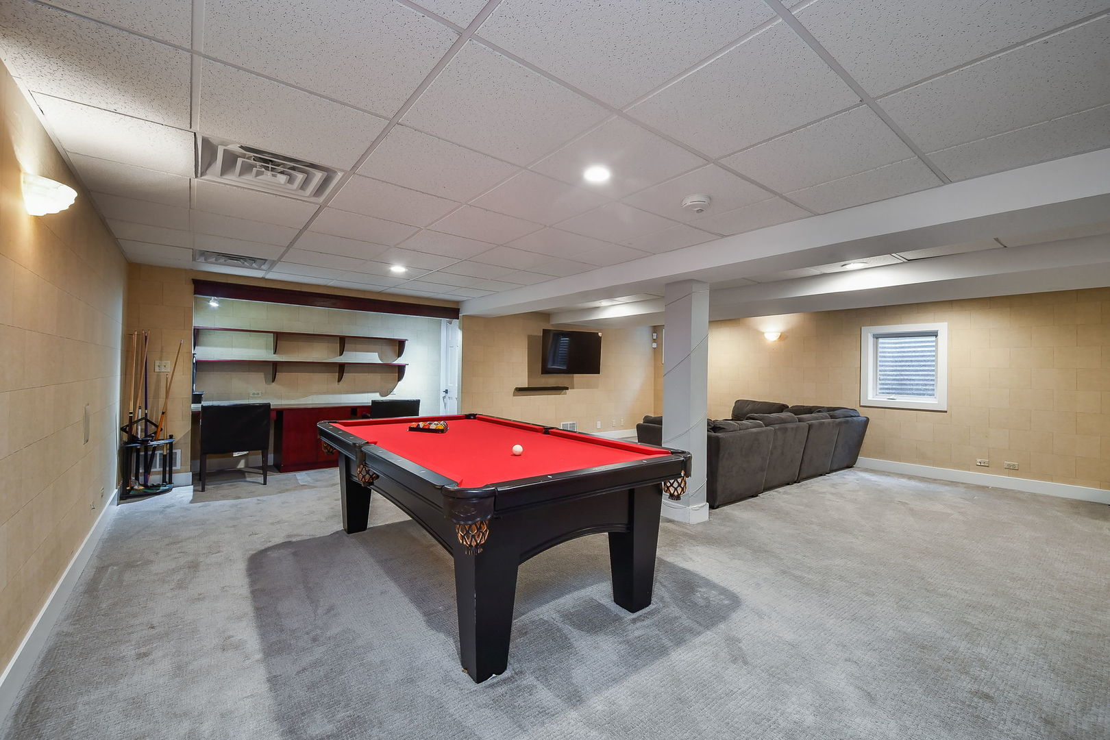 35 AMERICANA Court, Roselle, IL 60172