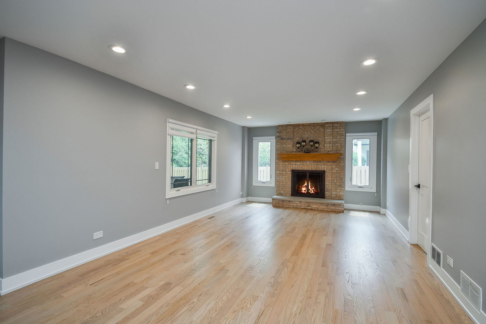 35 AMERICANA Court, Roselle, IL 60172
