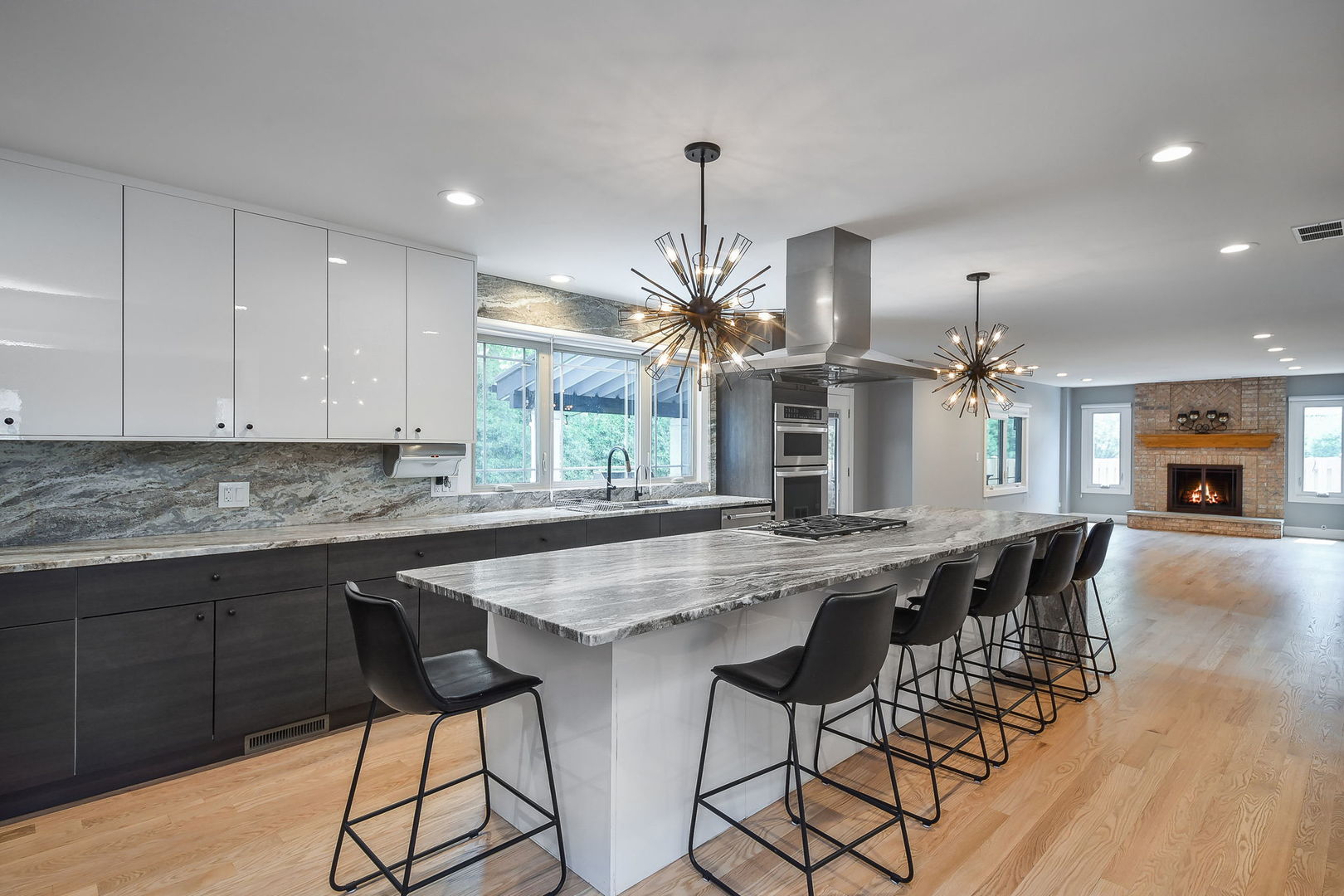 35 AMERICANA Court, Roselle, IL 60172