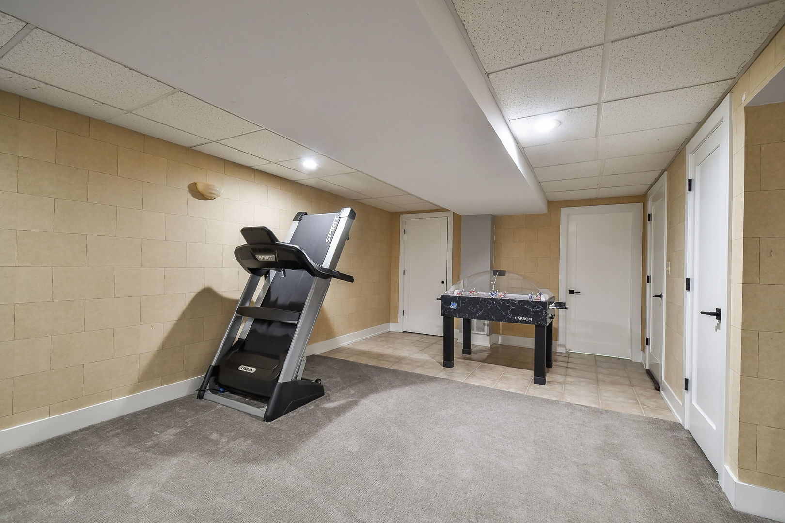 35 AMERICANA Court, Roselle, IL 60172