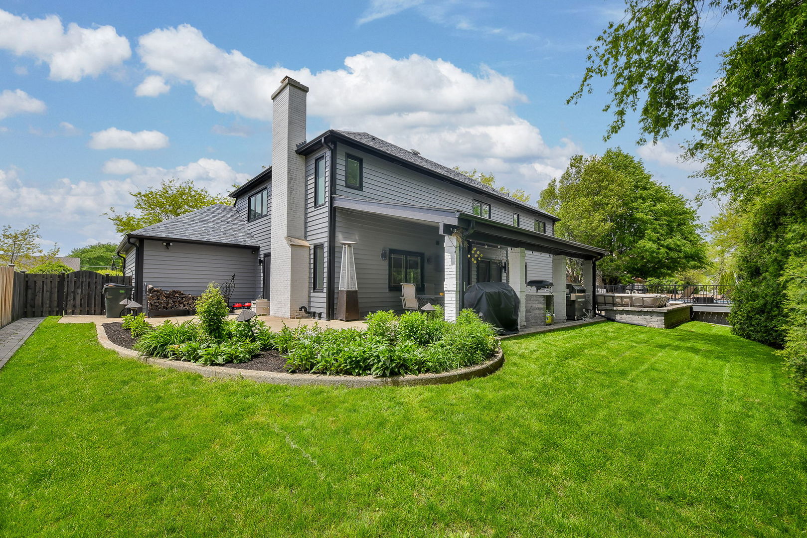 35 AMERICANA Court, Roselle, IL 60172