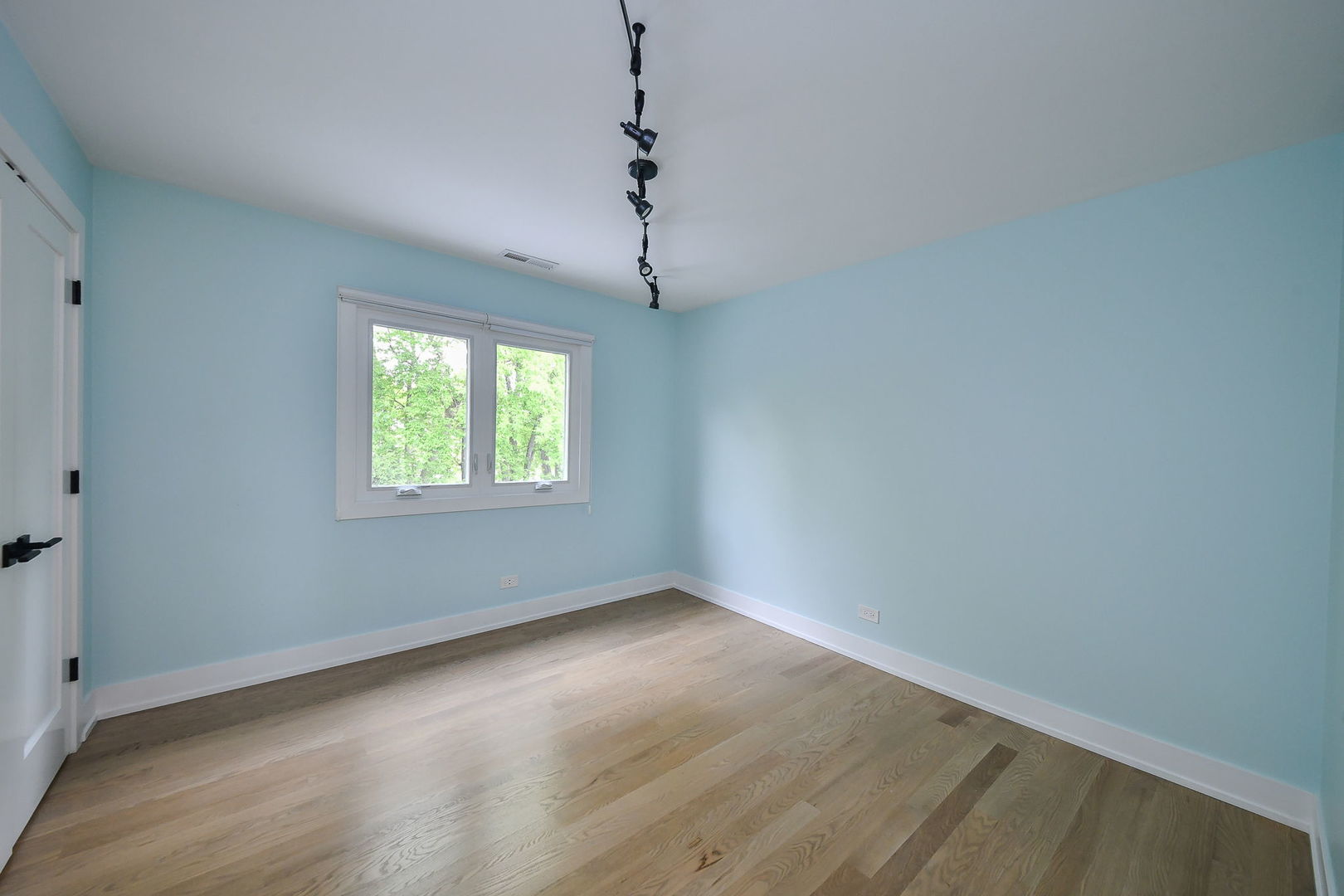 35 AMERICANA Court, Roselle, IL 60172