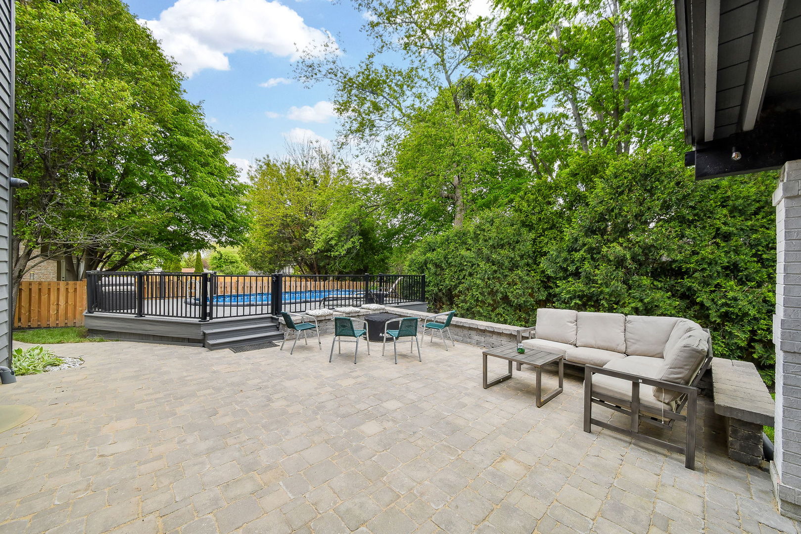 35 AMERICANA Court, Roselle, IL 60172