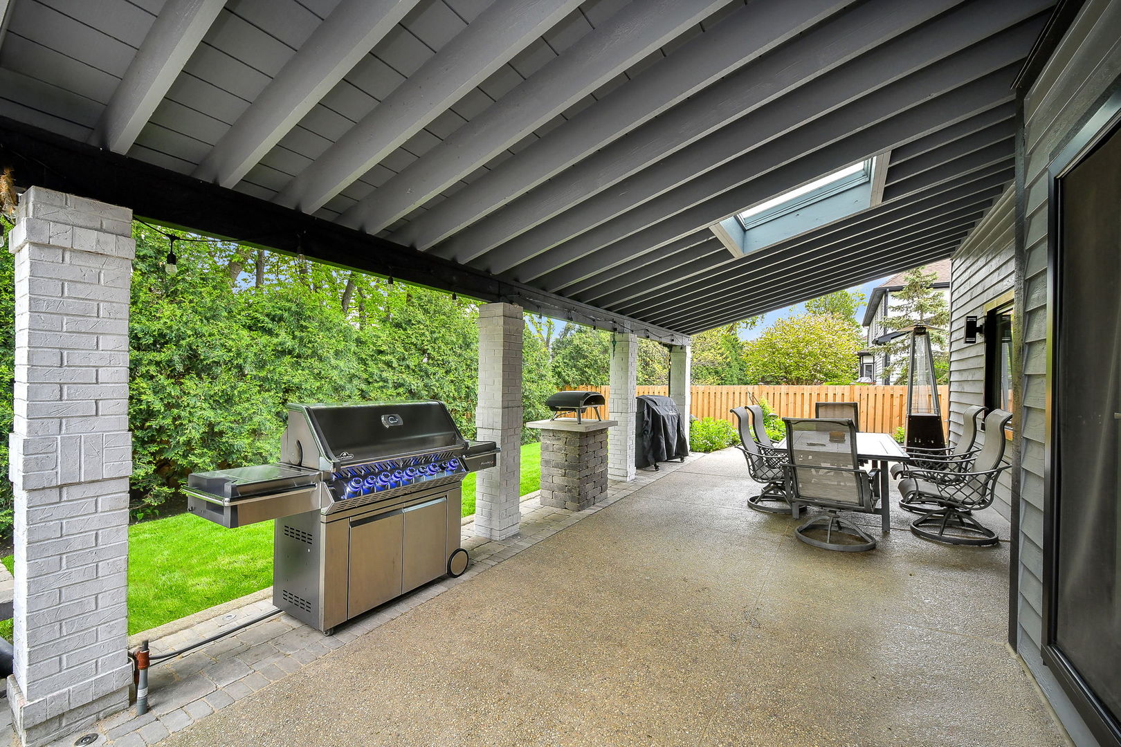 35 AMERICANA Court, Roselle, IL 60172