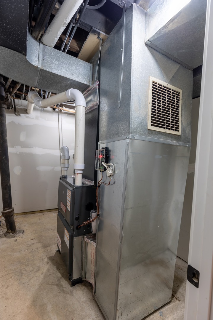 827 N Milwaukee Avenue, Chicago, IL 60642