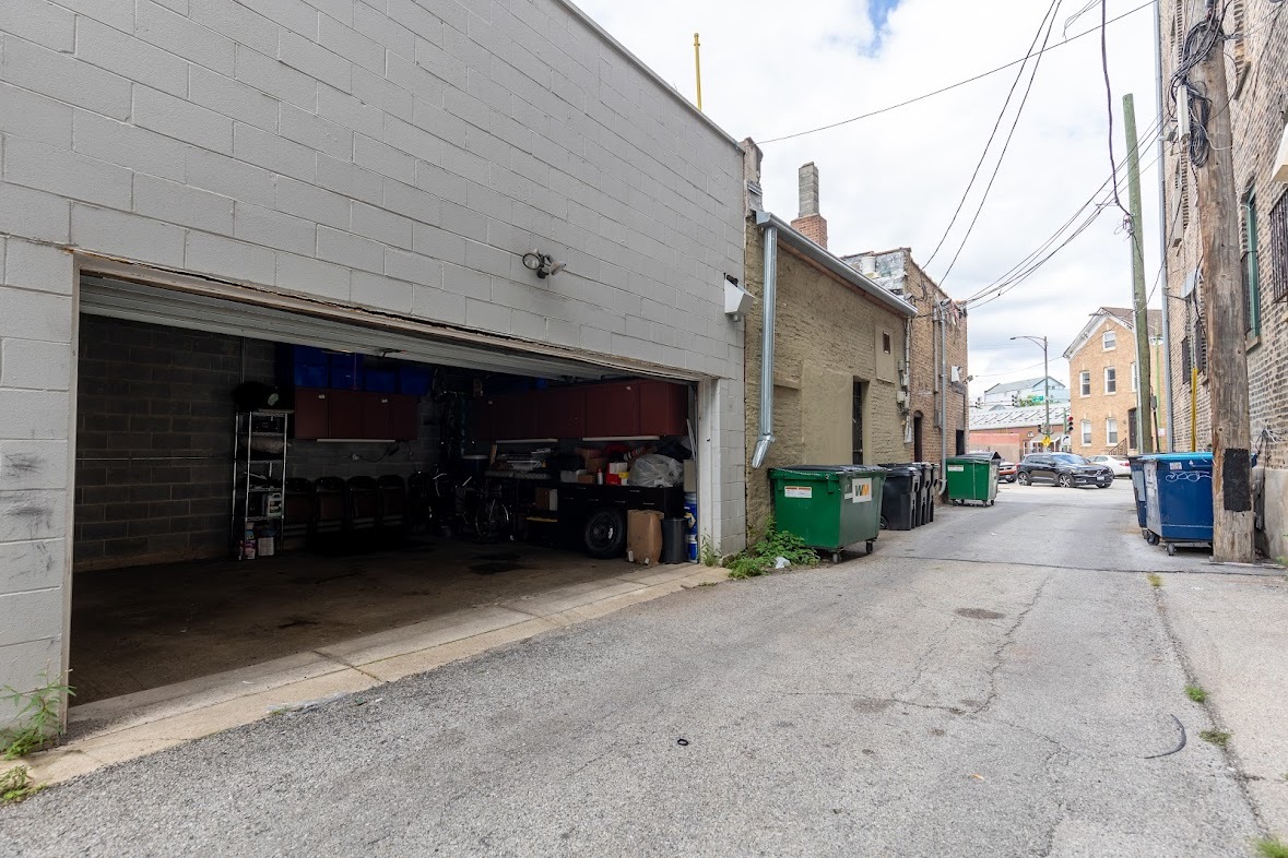 827 N Milwaukee Avenue, Chicago, IL 60642