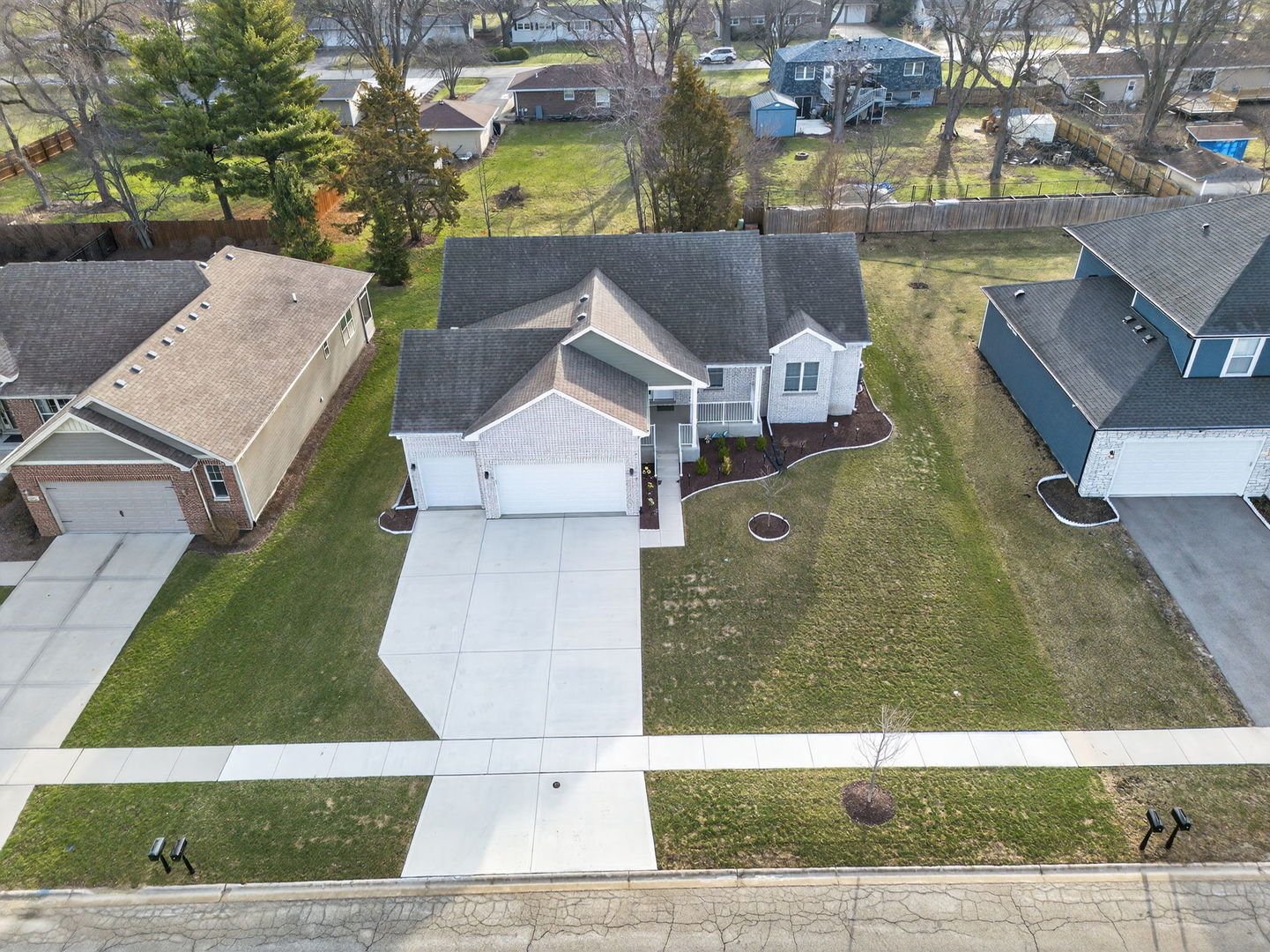 20929 Lakewoods Lane, Shorewood, IL 60404