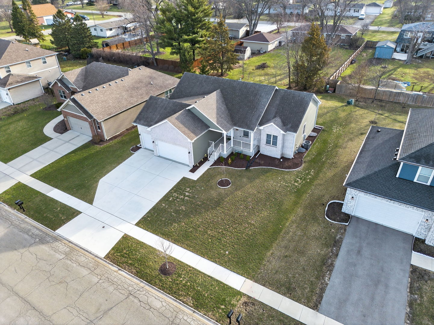 20929 Lakewoods Lane, Shorewood, IL 60404