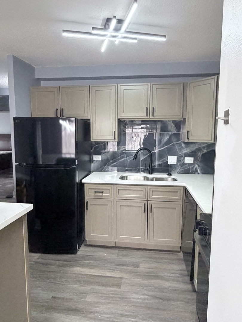 1840 Huntington Boulevard #203, Hoffman Estates, IL 60169