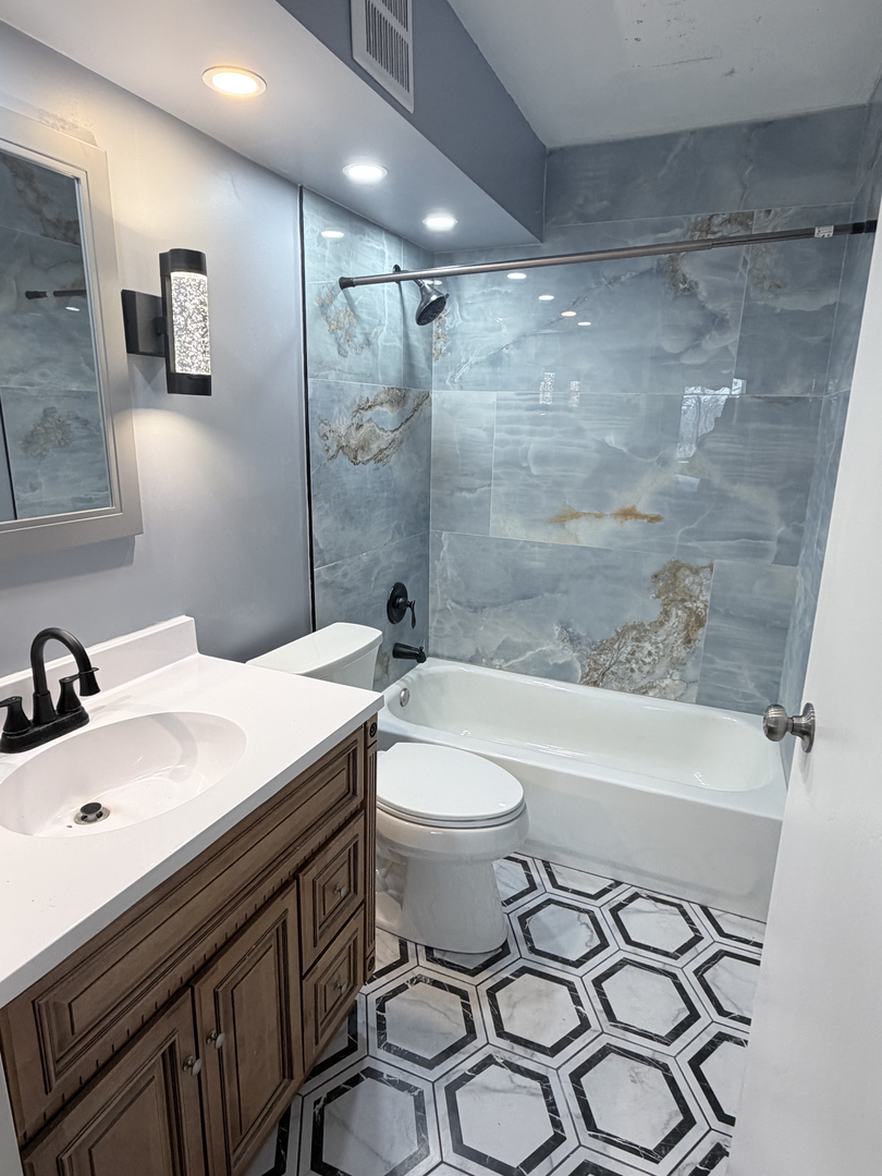 1840 Huntington Boulevard #203, Hoffman Estates, IL 60169