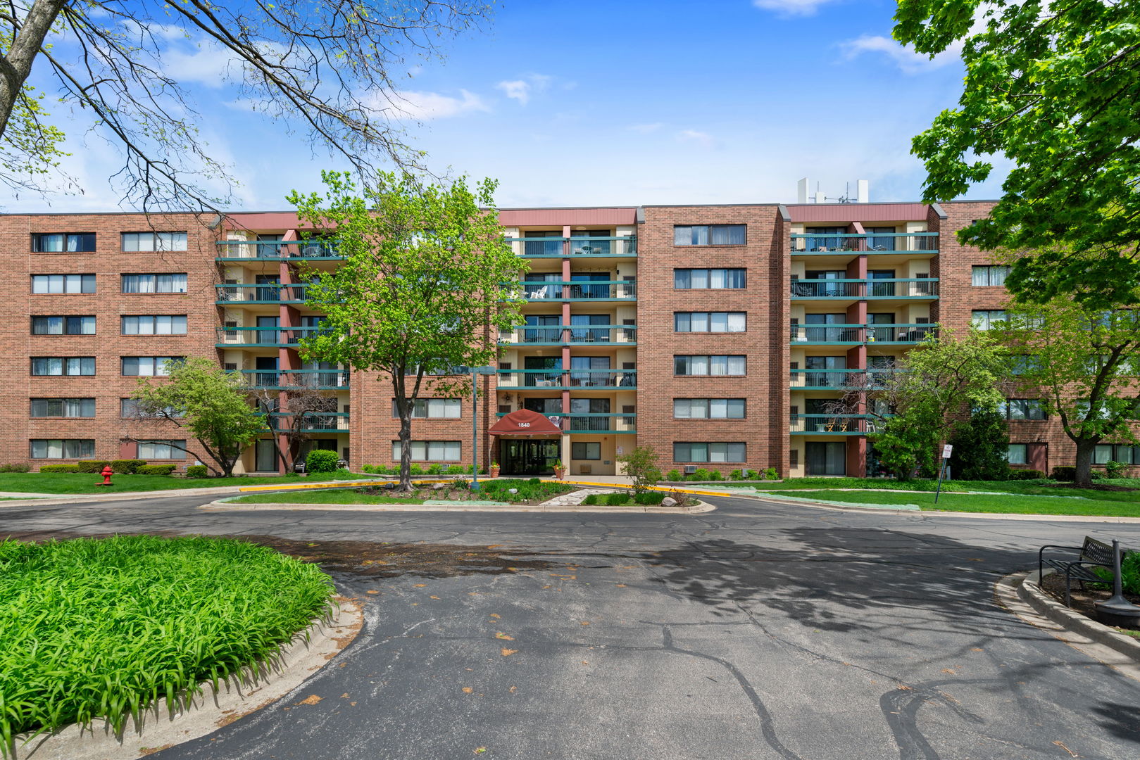 1840 Huntington Boulevard #203, Hoffman Estates, IL 60169