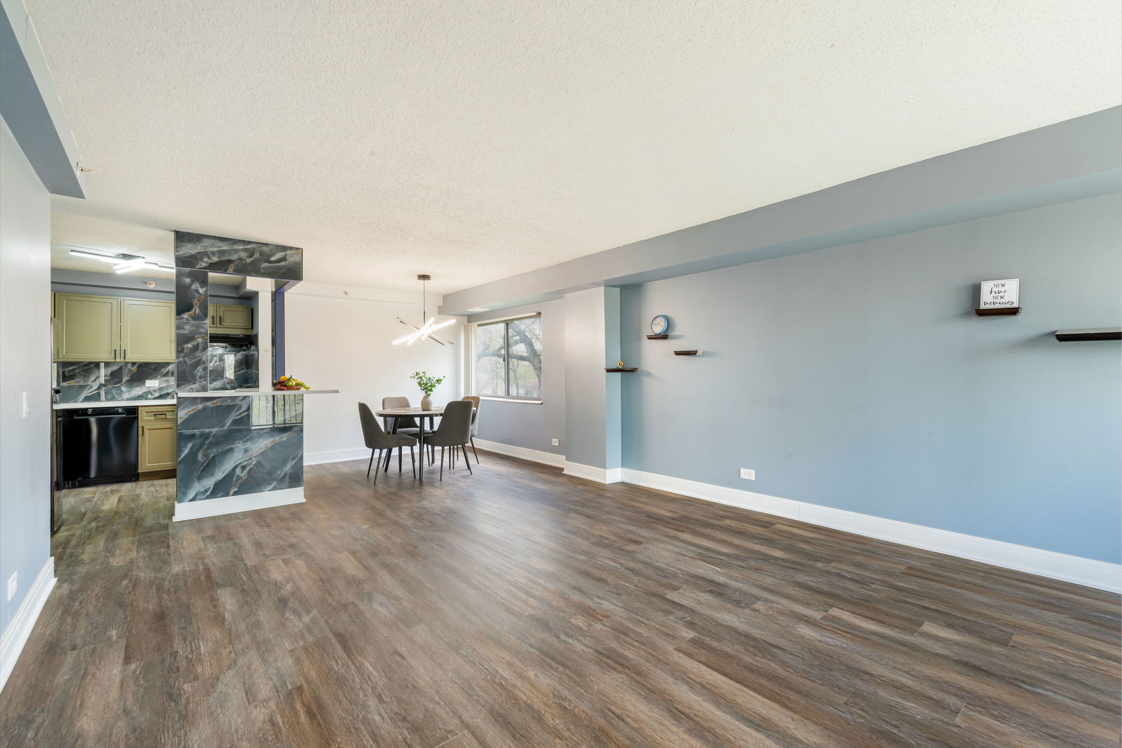 1840 Huntington Boulevard #203, Hoffman Estates, IL 60169