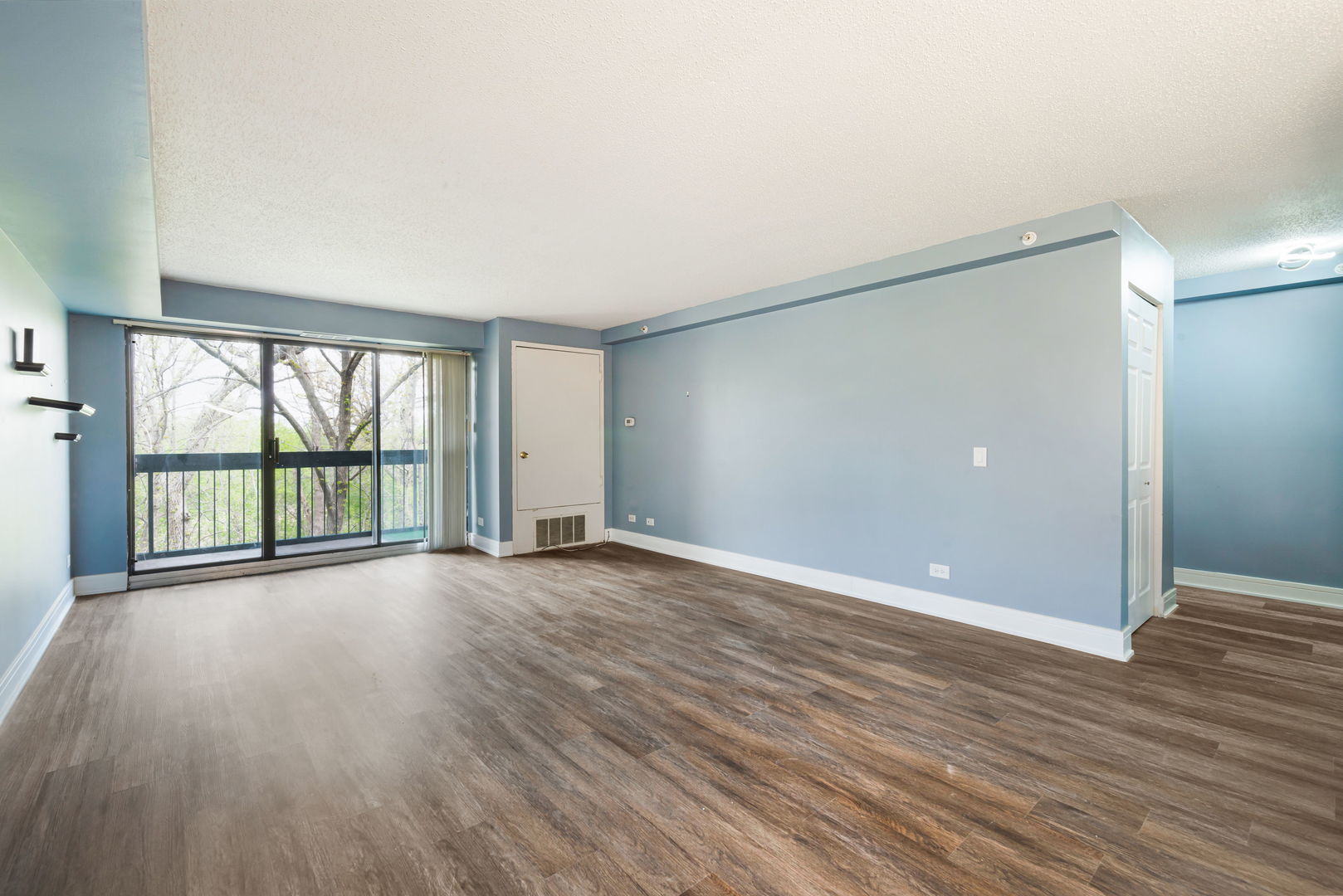 1840 Huntington Boulevard #203, Hoffman Estates, IL 60169