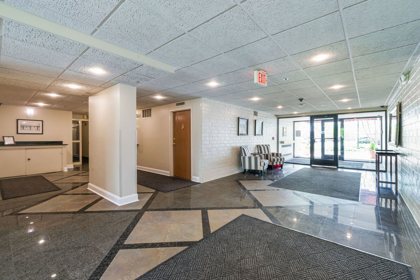 1840 Huntington Boulevard #203, Hoffman Estates, IL 60169