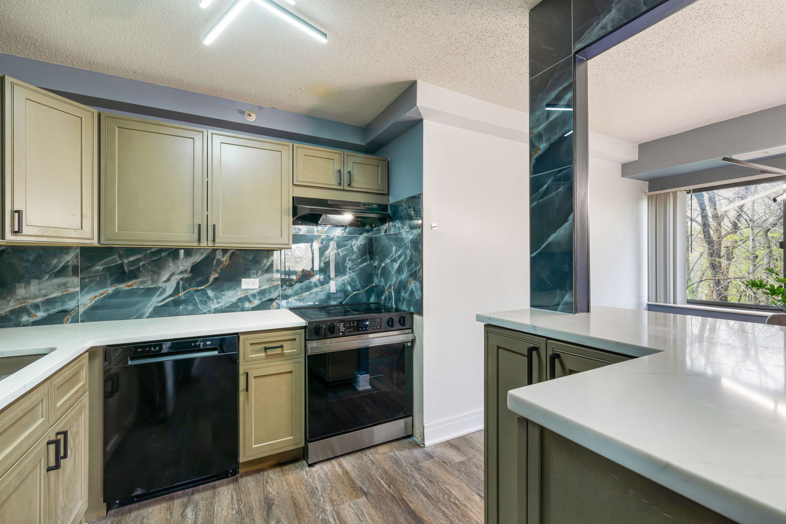 1840 Huntington Boulevard #203, Hoffman Estates, IL 60169