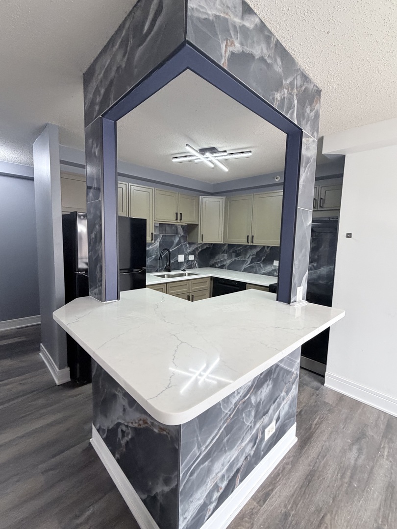 1840 Huntington Boulevard #203, Hoffman Estates, IL 60169