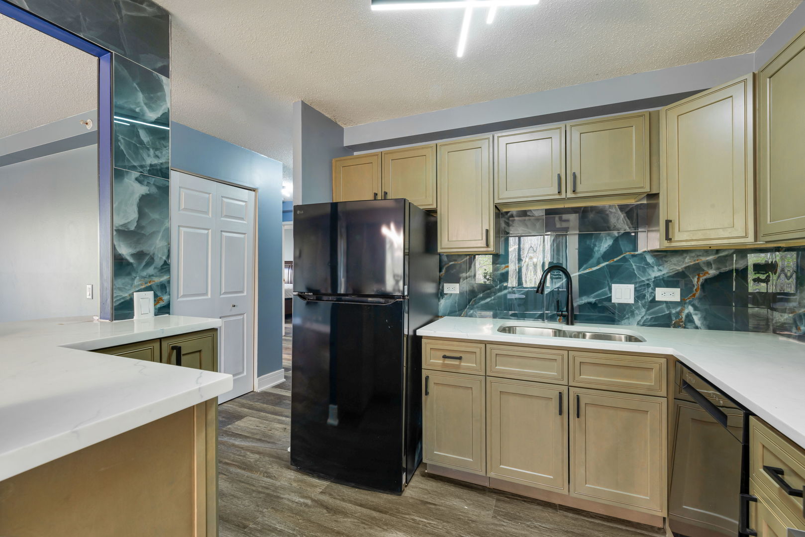 1840 Huntington Boulevard #203, Hoffman Estates, IL 60169