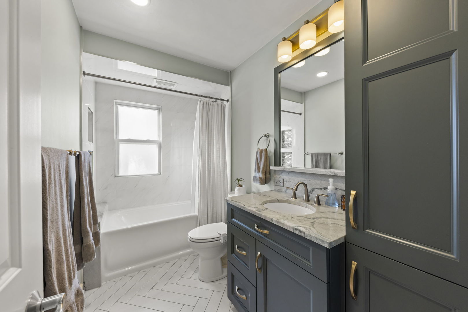 151 East Road, Glen Ellyn, IL 60137