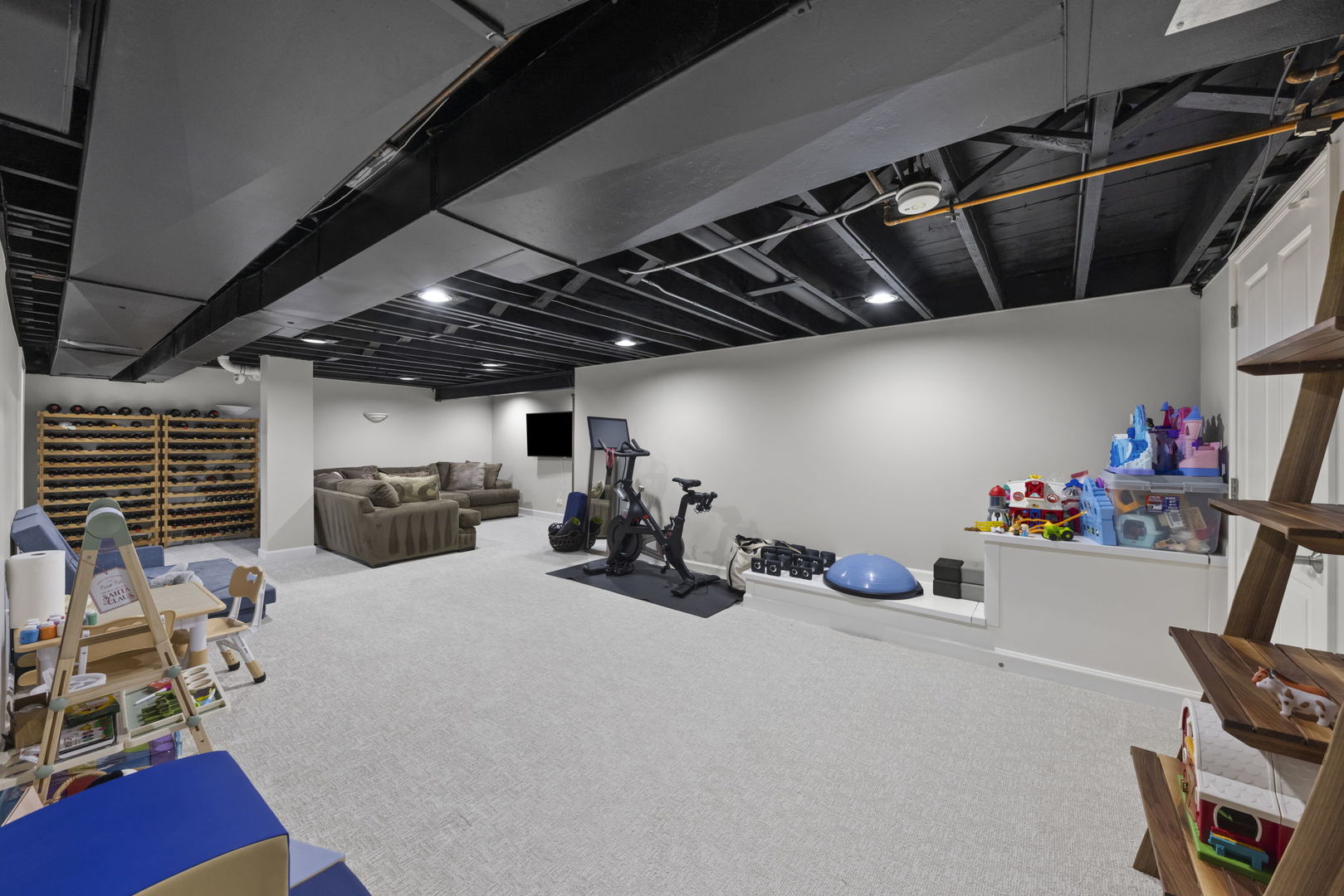 151 East Road, Glen Ellyn, IL 60137