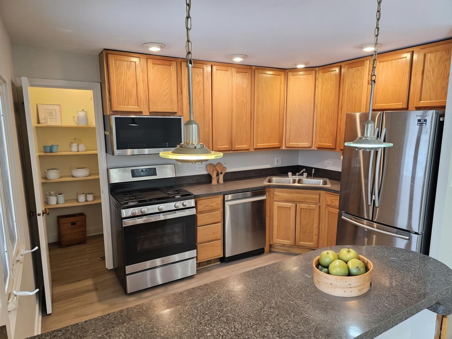 1550 Sandpebble Drive #210, Wheeling, IL 60090