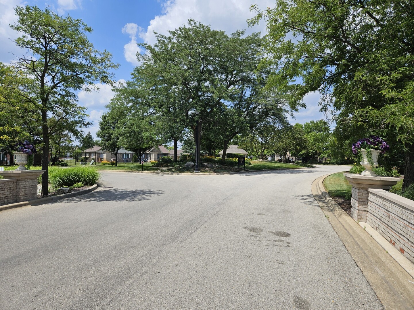 52 Olympus Drive, Tinley Park, IL 60477