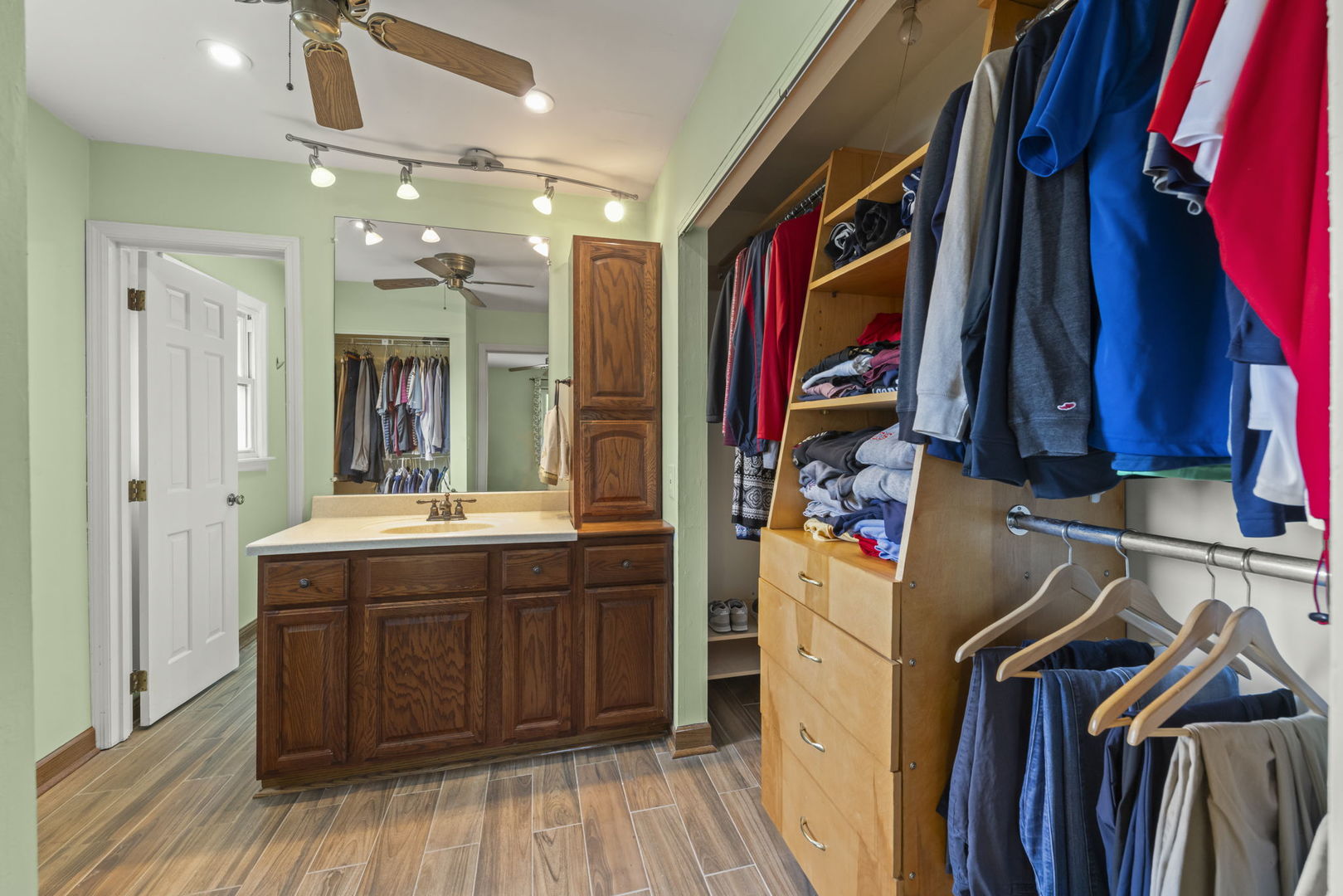 706 Crest Lane, Lisle, IL 60532