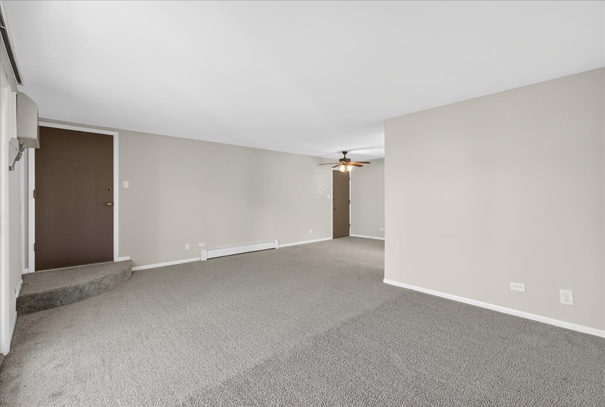 604 W 65th Street #4, Westmont, IL 60559