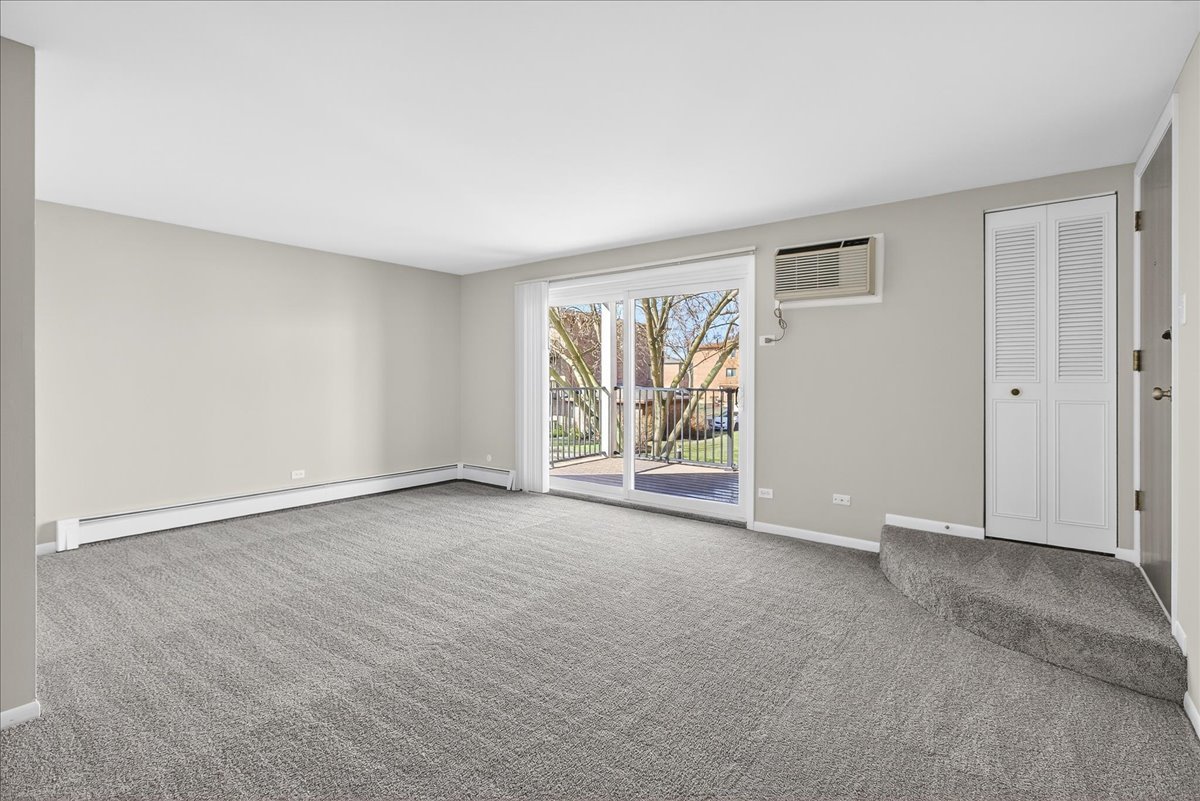 604 W 65th Street #4, Westmont, IL 60559