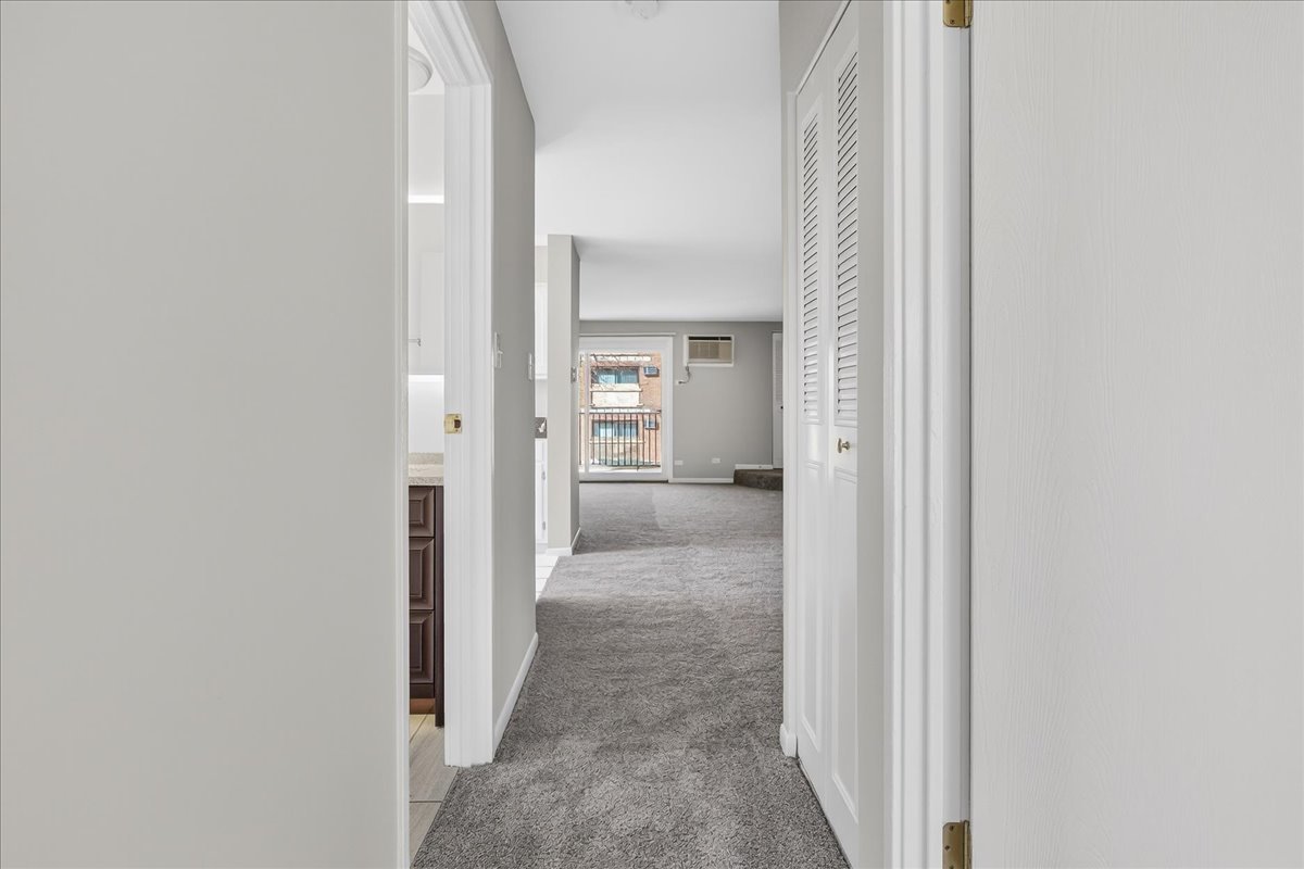 604 W 65th Street #4, Westmont, IL 60559