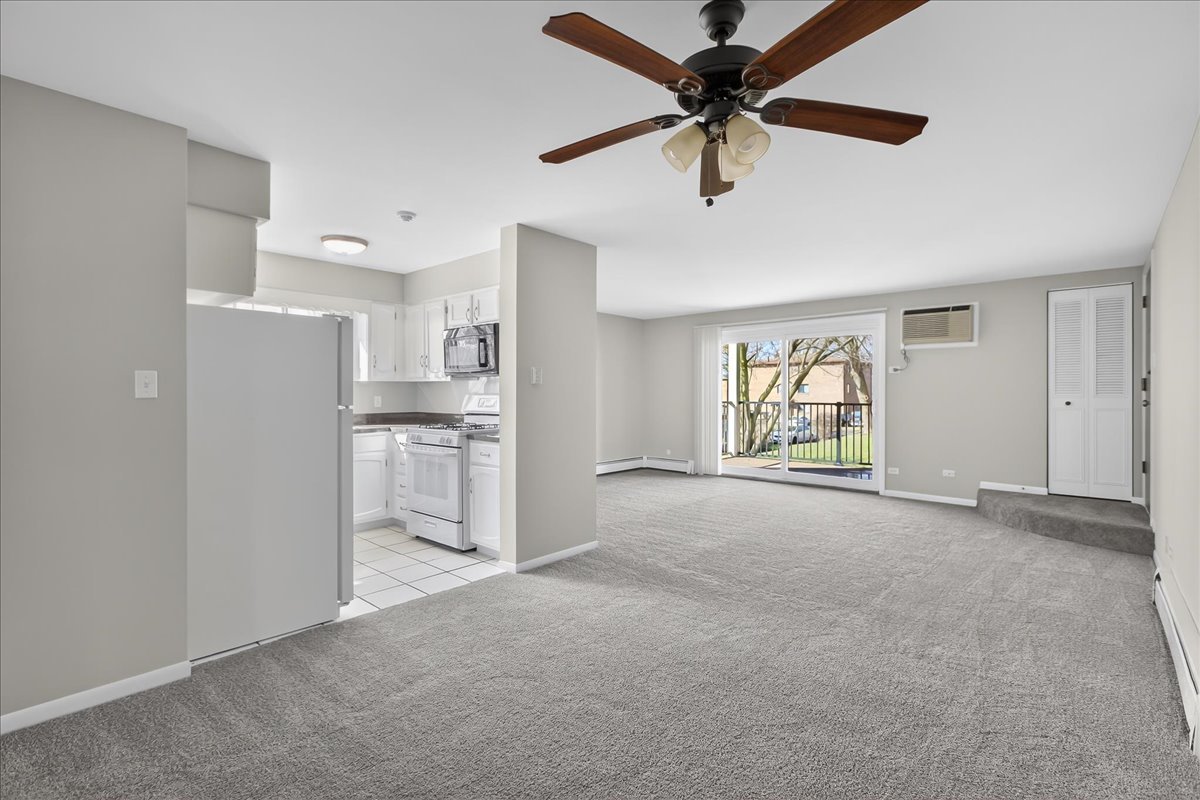 604 W 65th Street #4, Westmont, IL 60559