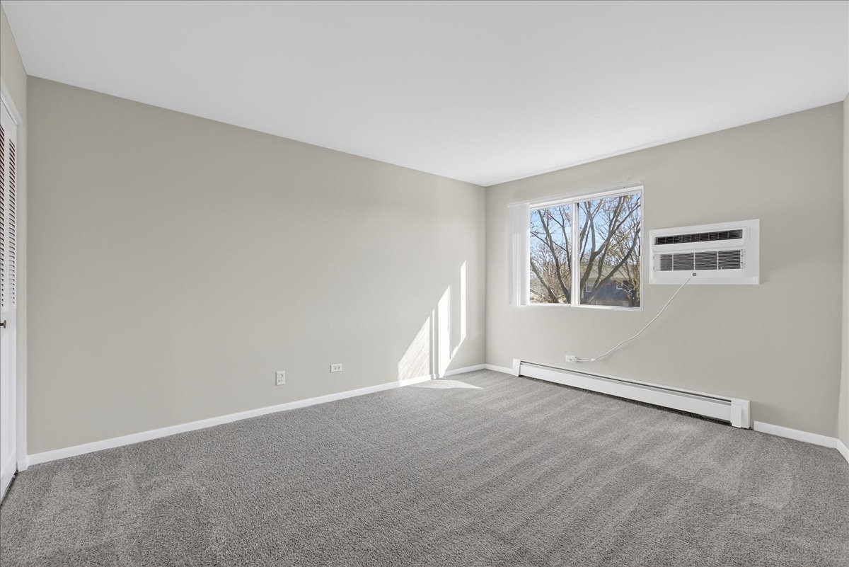 604 W 65th Street #4, Westmont, IL 60559