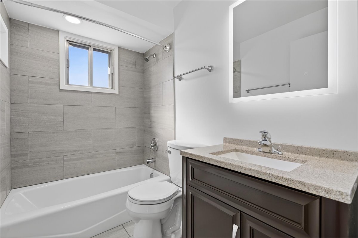 604 W 65th Street #4, Westmont, IL 60559