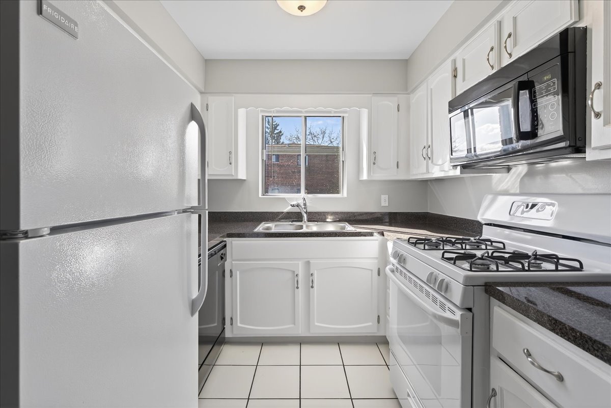 604 W 65th Street #4, Westmont, IL 60559