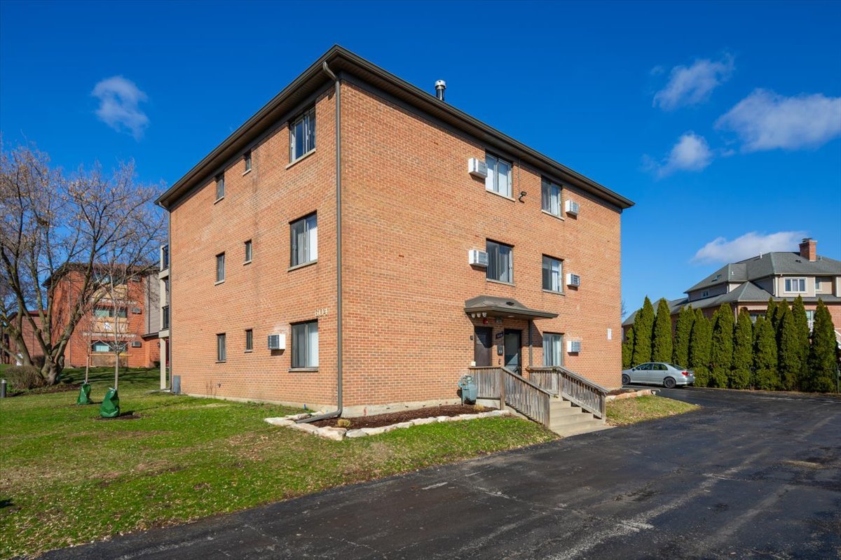 604 W 65th Street #4, Westmont, IL 60559