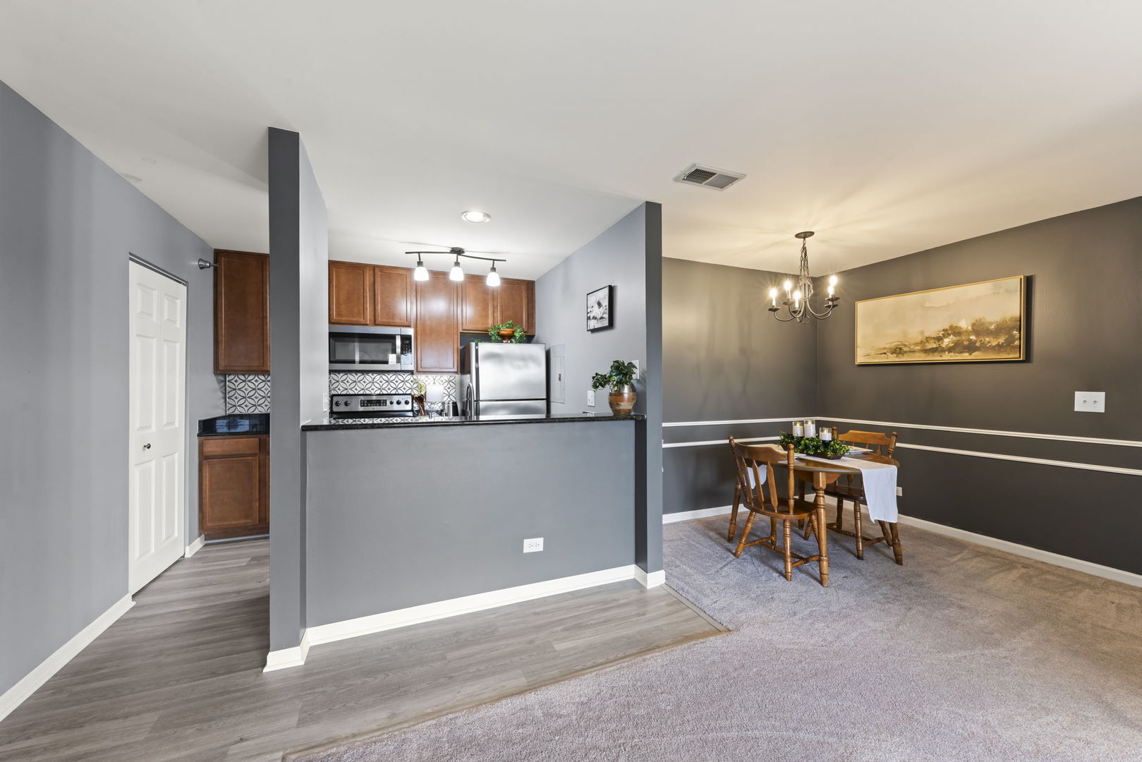 208 Glengarry Drive #302, Bloomingdale, IL 60108