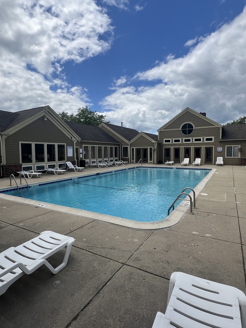 208 Glengarry Drive #302, Bloomingdale, IL 60108