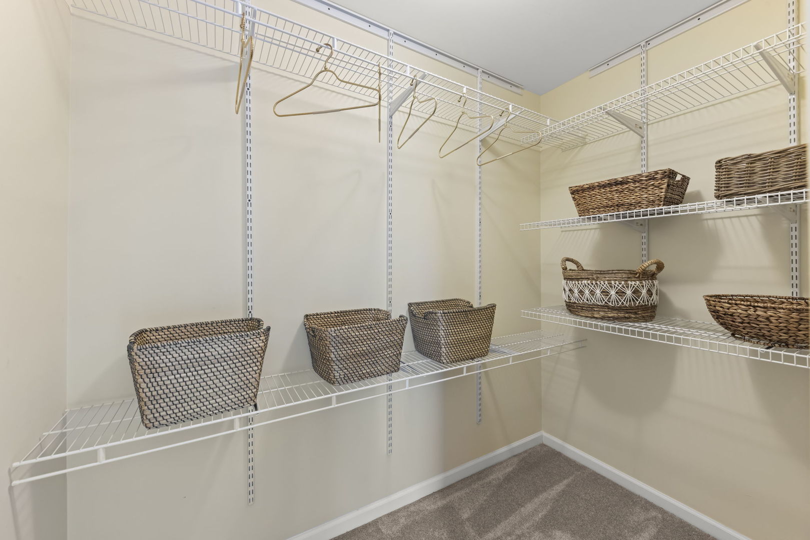 208 Glengarry Drive #302, Bloomingdale, IL 60108