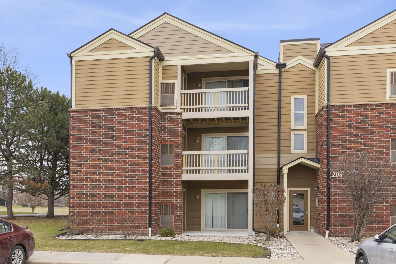 208 Glengarry Drive #302, Bloomingdale, IL 60108