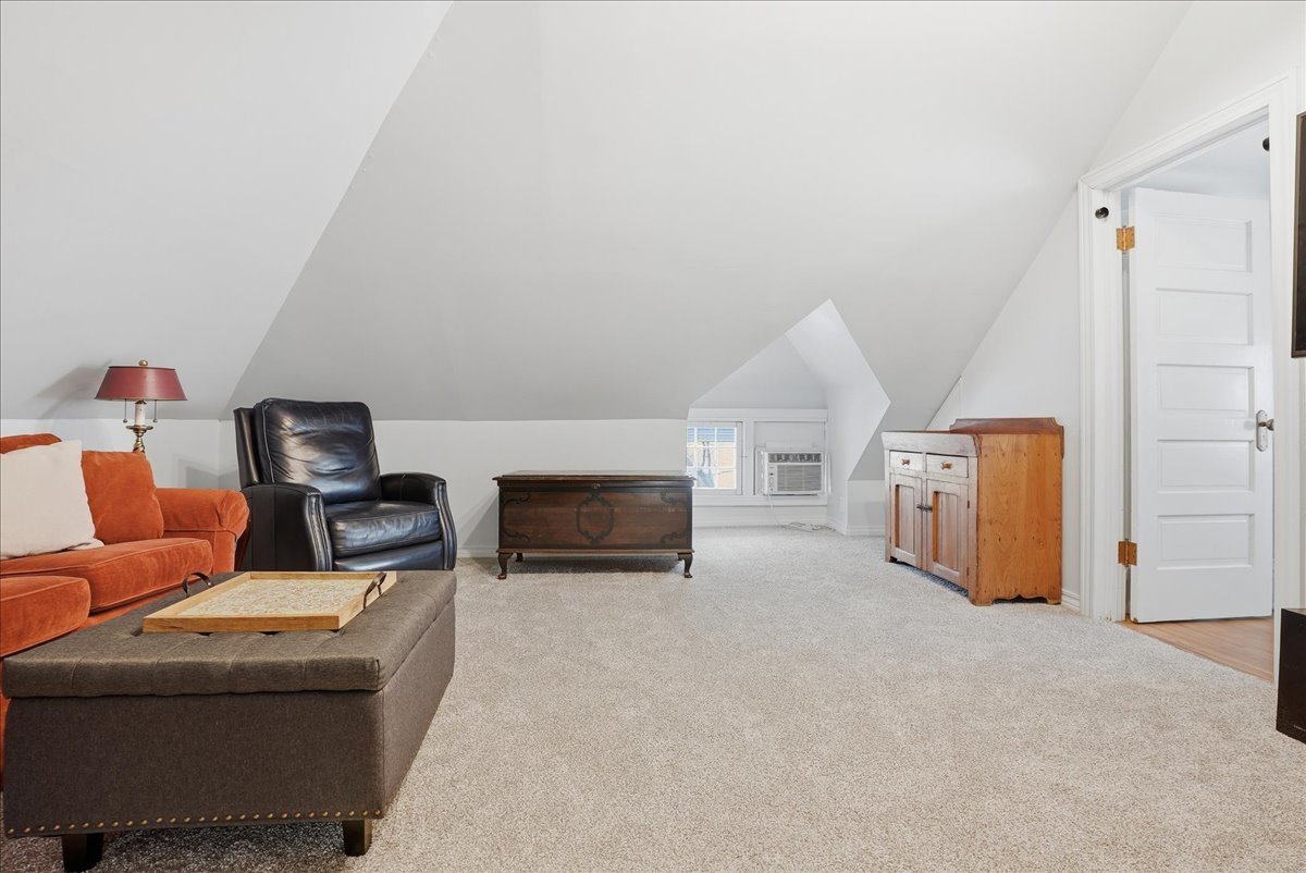 1413 N Clinton Boulevard, Bloomington, IL 61701