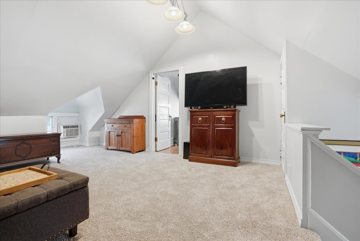 1413 N Clinton Boulevard, Bloomington, IL 61701