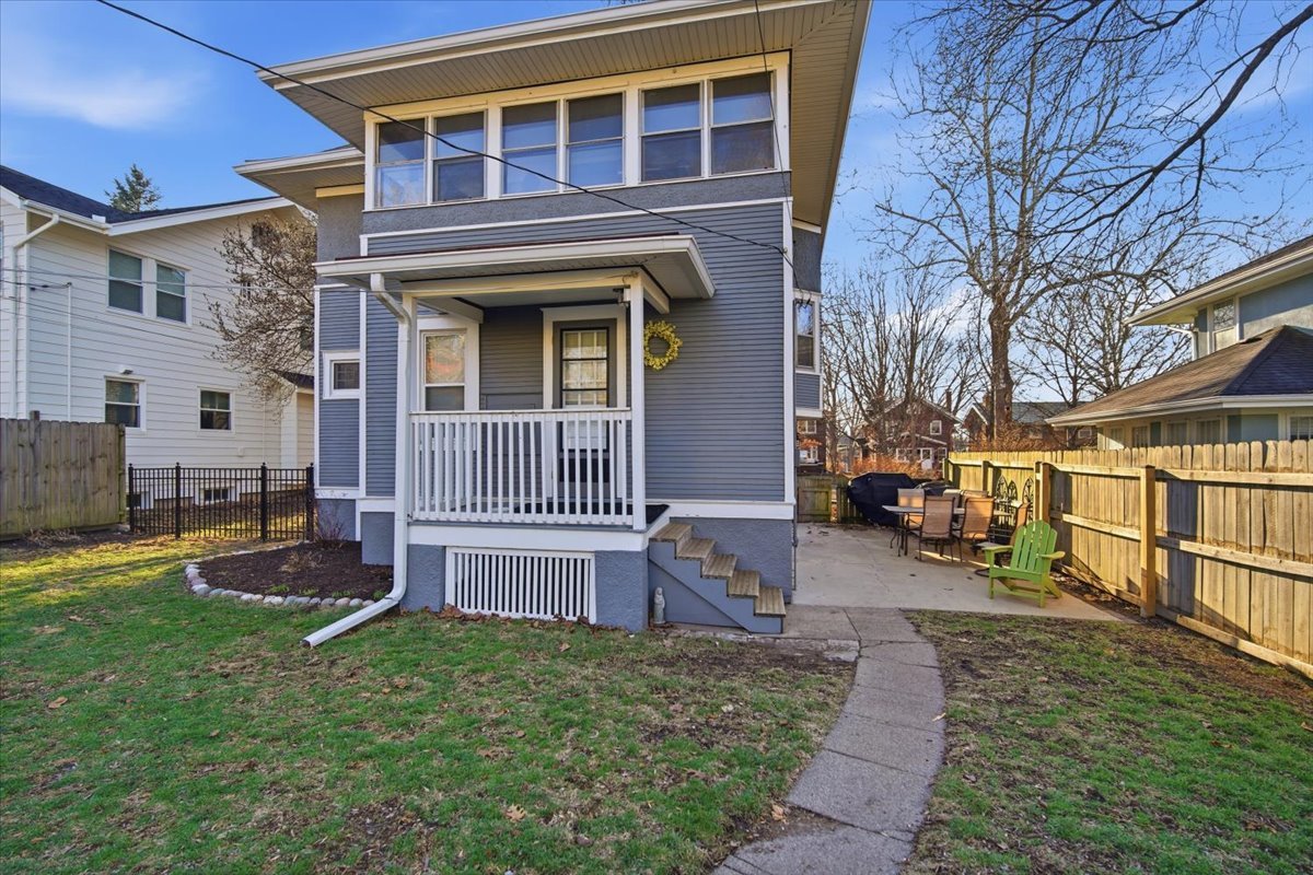 1413 N Clinton Boulevard, Bloomington, IL 61701