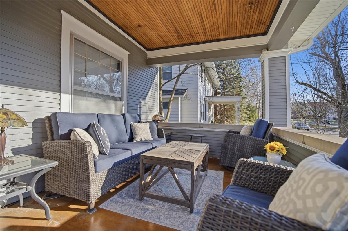 1413 N Clinton Boulevard, Bloomington, IL 61701